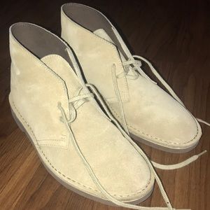 Clarks khaki suede desert boot
